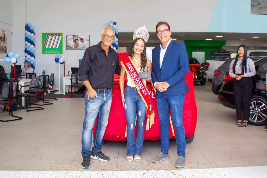RAINHA DO 42º FESTIVAL DO ABACAXI RECEBE PREMIAÇÃO