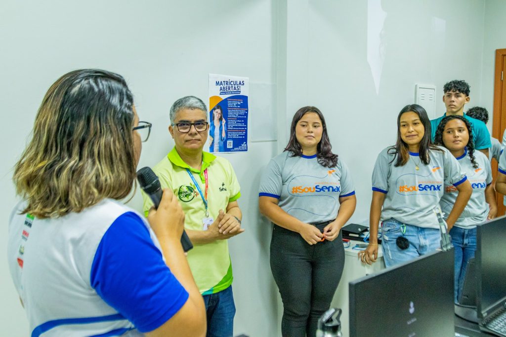 JOVENS APRESENTAM PROJETO FINAL DO CURSO DE ADMINISTRADOR DE REDES