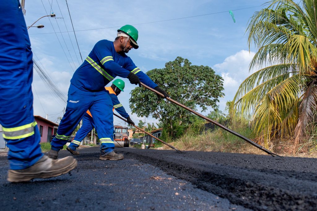 Moradores do Laranjal comemoram pavimentação da Rua Preto Patriota