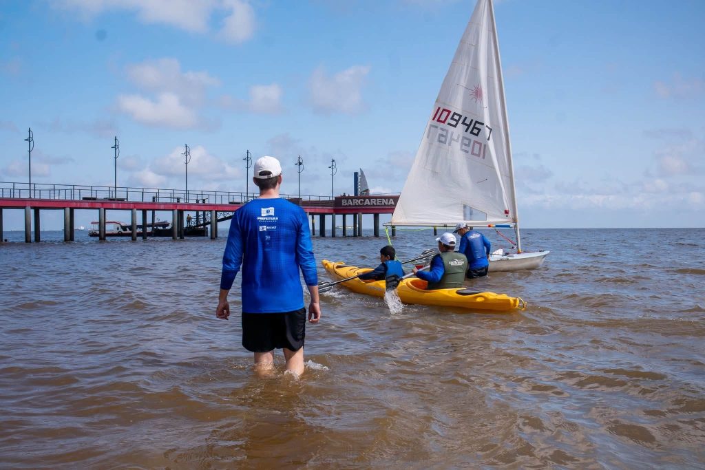 Projeto ”Viver sem limites” promove passeio de vela e caiaque para usuários do CER II em Barcarena